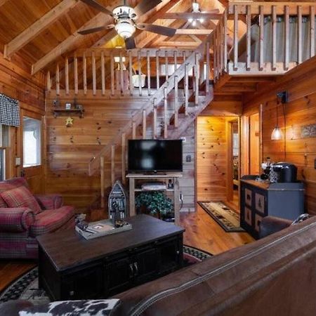 Вилла Mountain Time Cabin, Hot Tub, Fire Pit, Fireplace Блу-Ридж Экстерьер фото